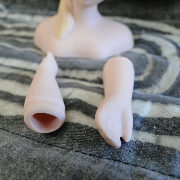 Vintage White Rose porcelain head and arm and hands Angel lady - Picture 4 of 5